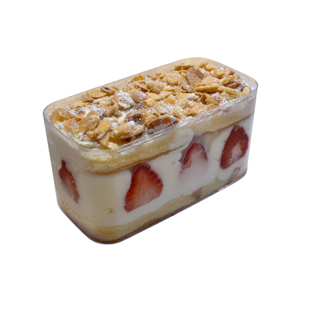 Strawberry Vanilla Trifle | 草莓香草松糕杯