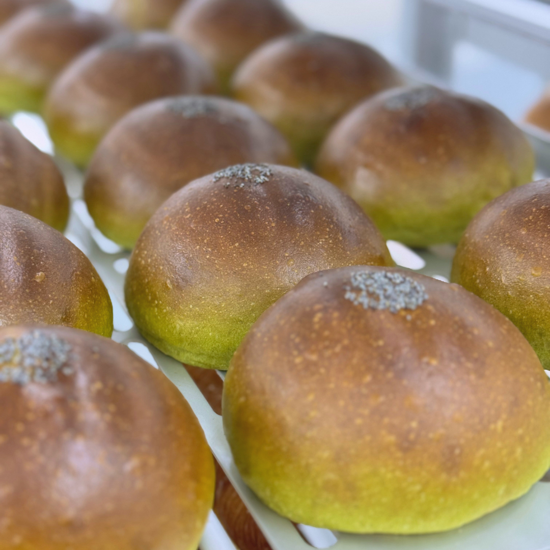 Matcha Red Bean Mochi Bun | 抹茶红豆麻糬